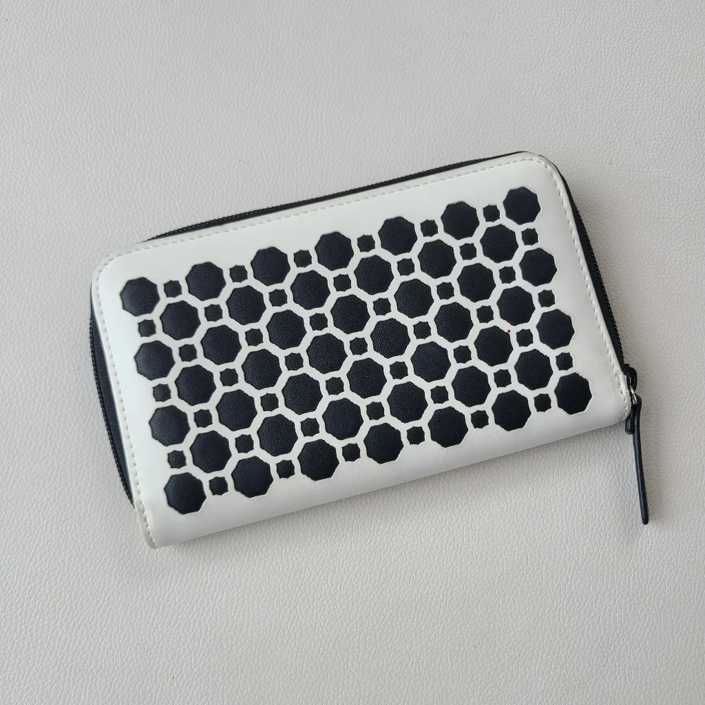 Vera Bradley - midnight - laser-cut geometric wallet - Picture 1 of 13